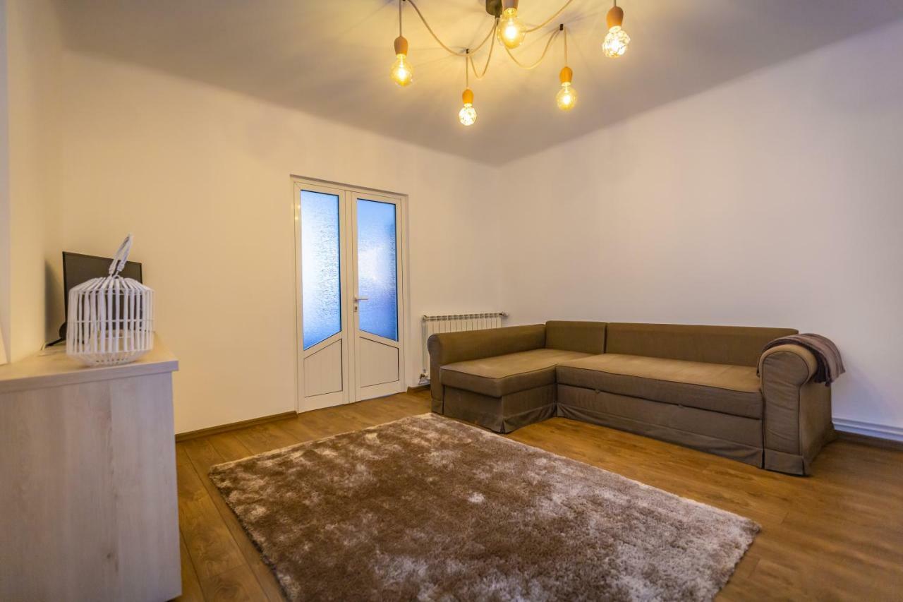 Central Apartment Брашов Екстериор снимка