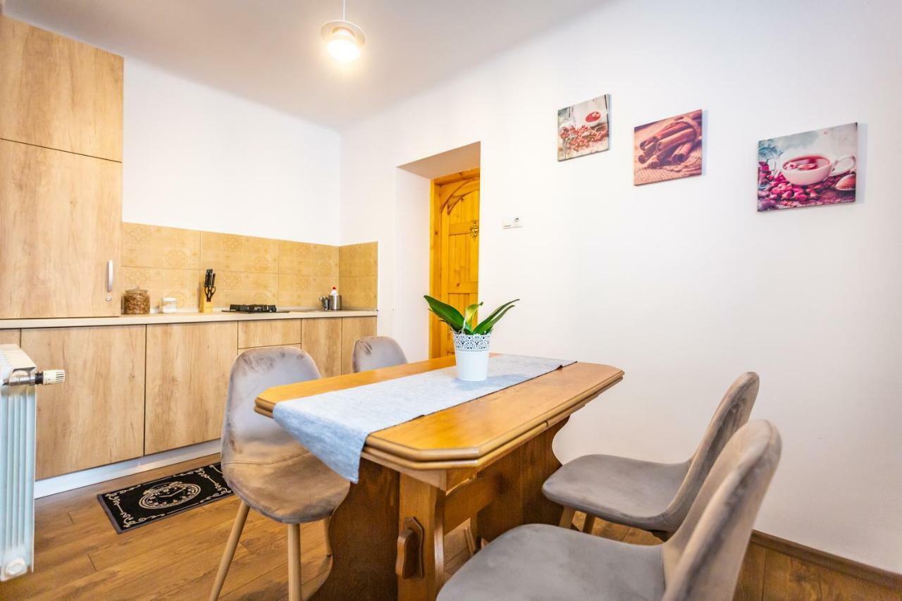 Central Apartment Брашов Екстериор снимка